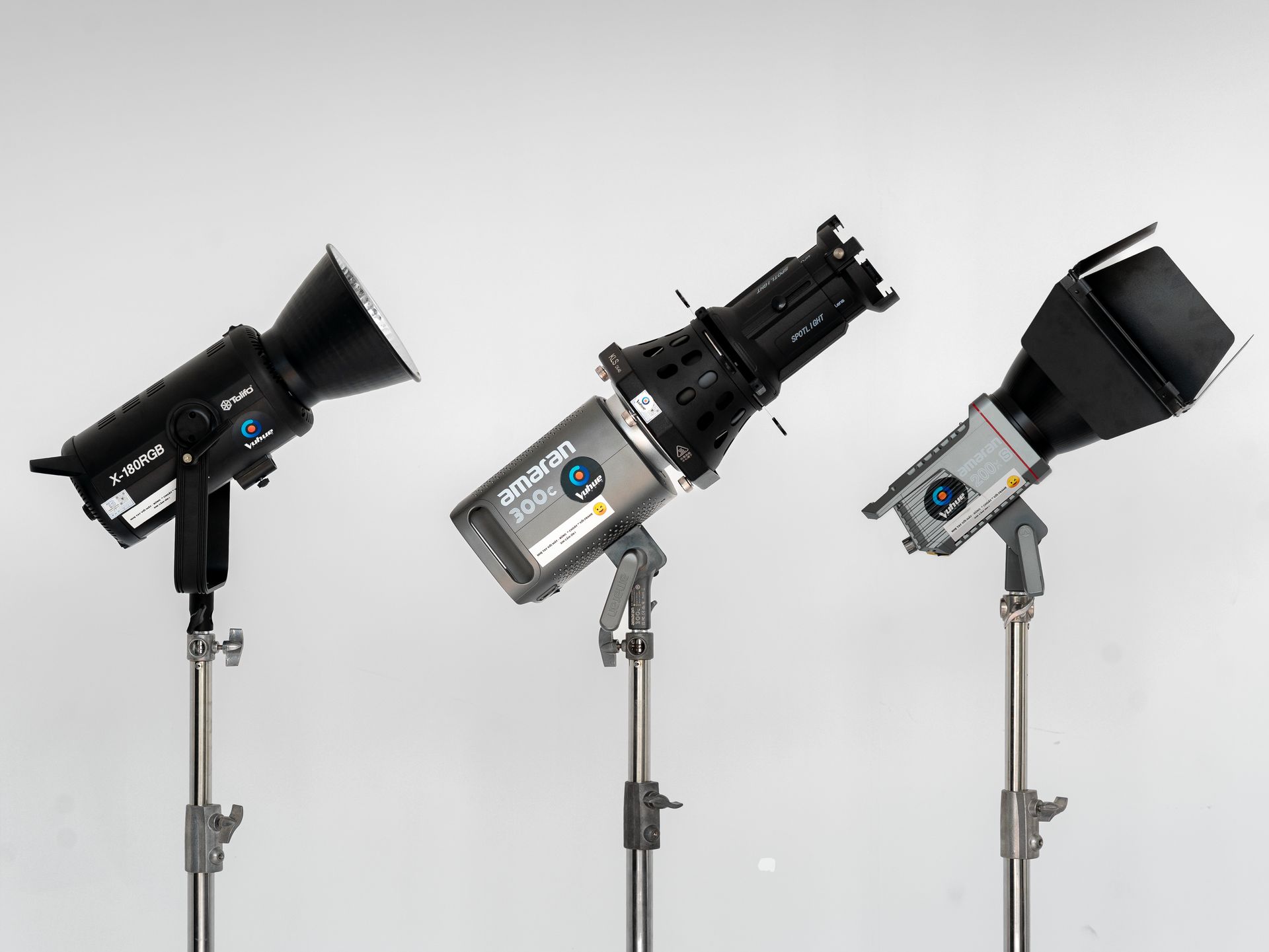Ba đèn quay LED chuyên dụng Amaran và Tolifo có sẵn tại studio VuHue Thủ Đức