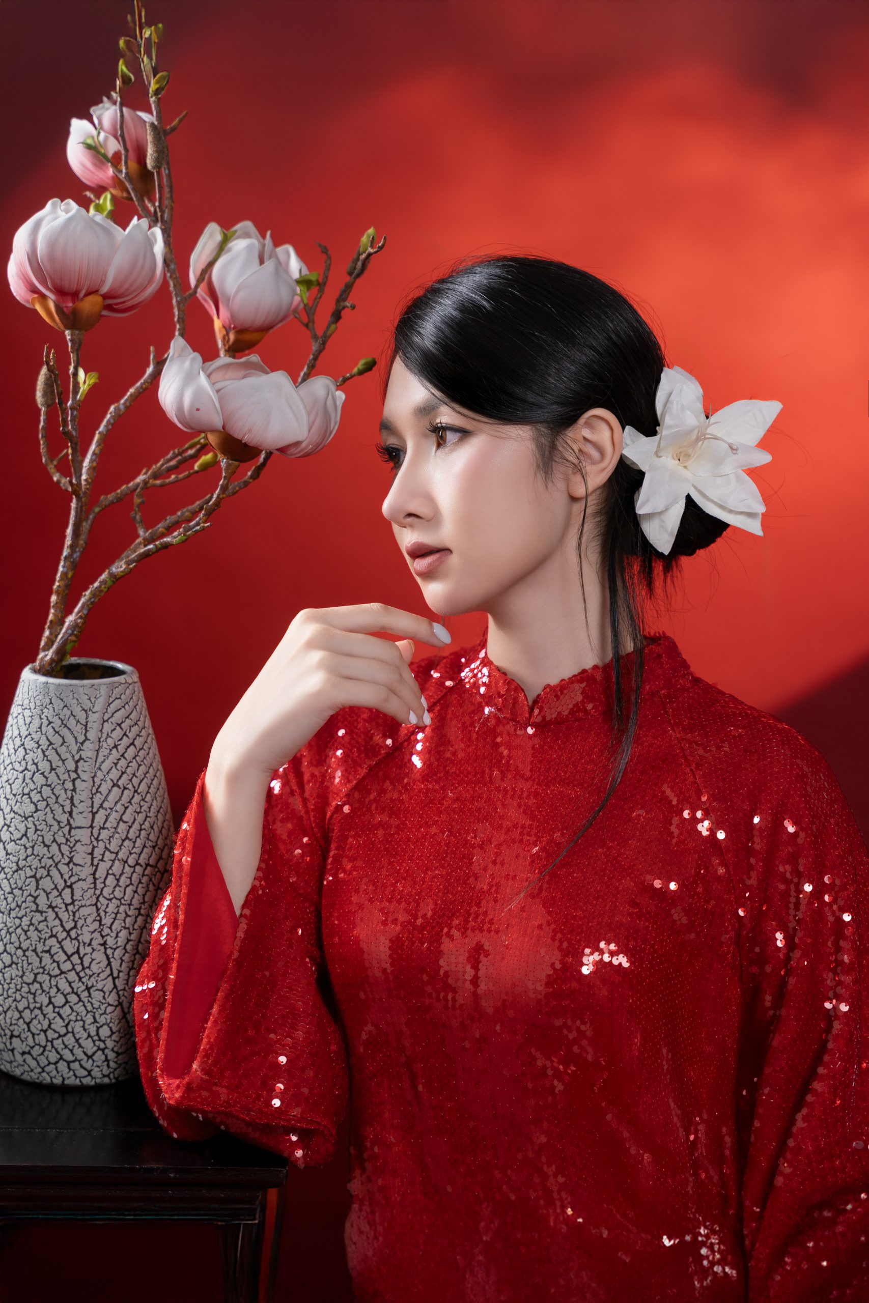 Chụp ảnh chân dung áo dài Tết Thủ Đức phong cách Magazine - Vũ Huệ Studio