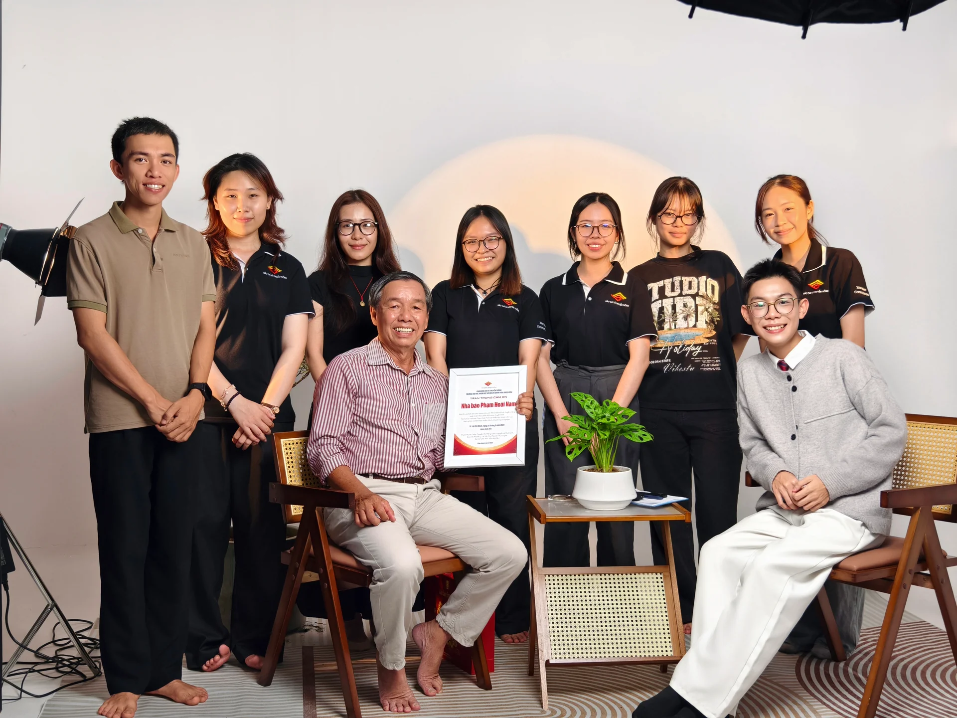 Hậu trường buổi báo chí sinh viên tại VuHue Studio Thủ Đức, bao chi
