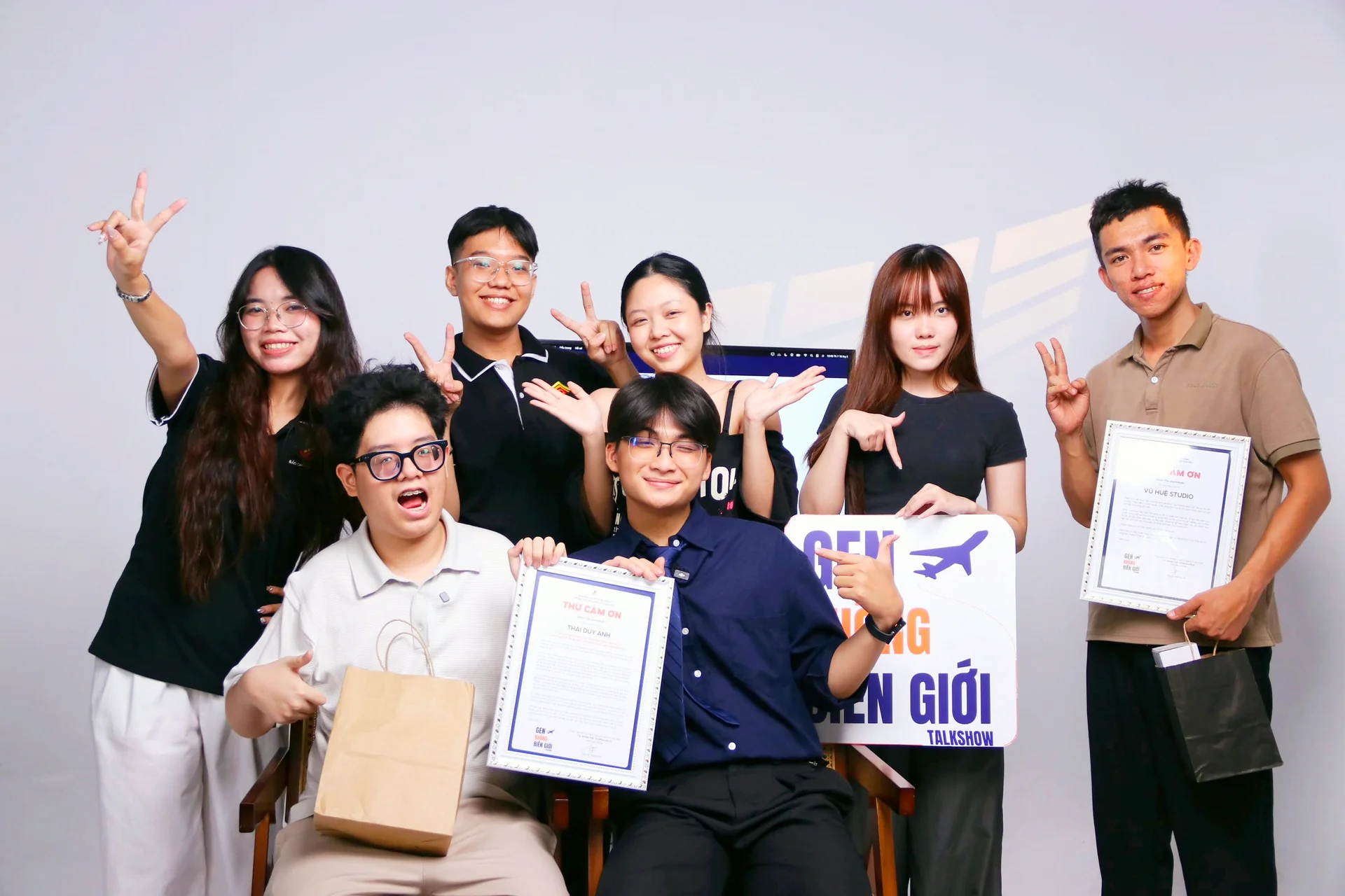 Hậu trường buổi podcast sinh viên tại VuHue Studio Thủ Đức, lighting