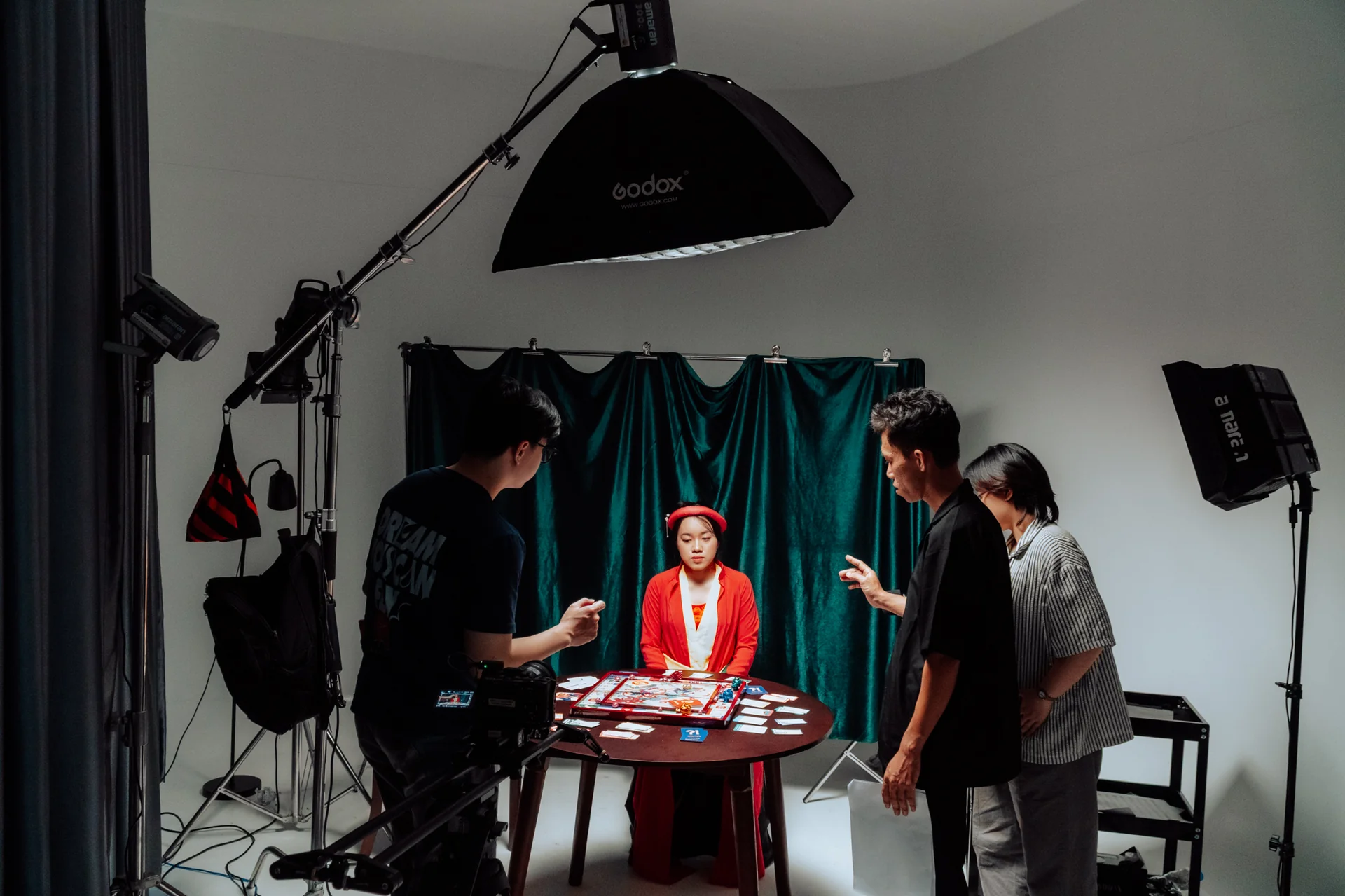 Hậu trường buổi TVC sinh viên tại VuHue Studio Thủ Đức, team
