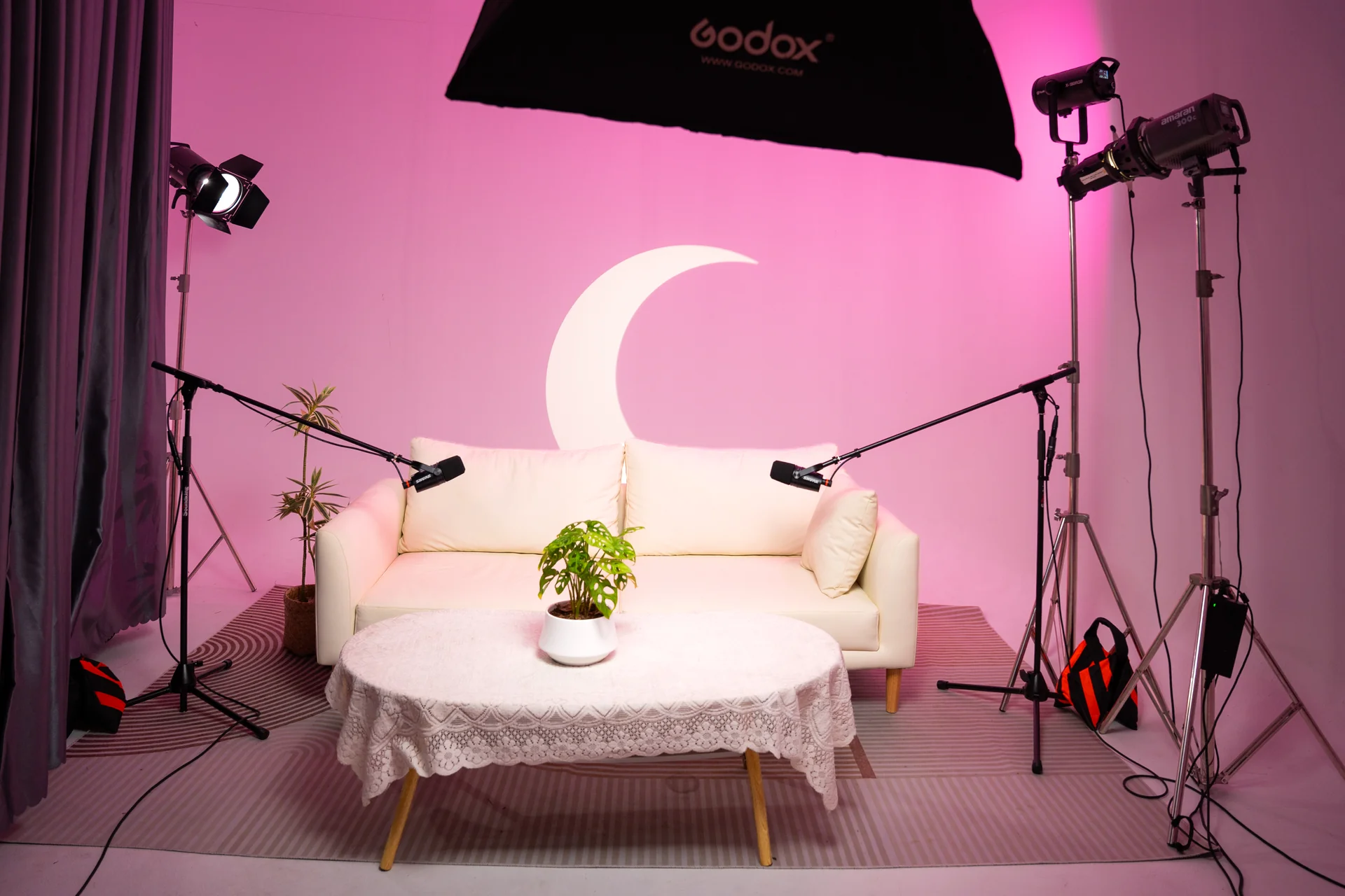 Chọn gói thuê studio — khu vực setup tại VuHue Studio Thủ Đức