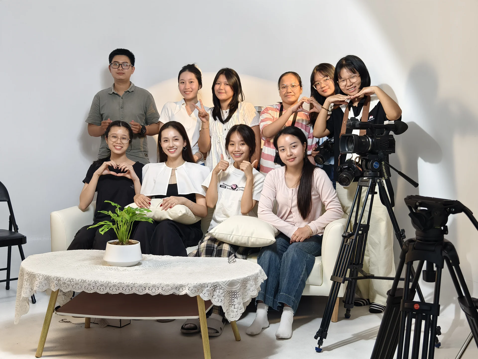 Thuê studio quay kỷ yếu — thiết bị tại VuHue Studio Thủ Đức